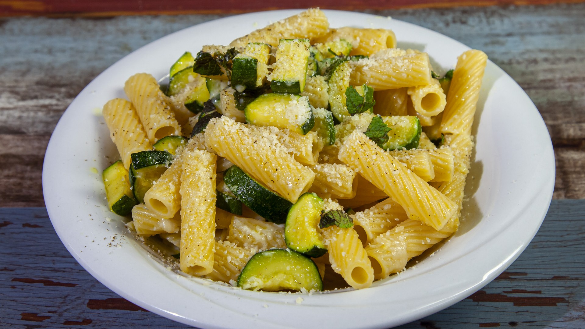 Pasta Zucchine Menta E Pecorino Ricette Casa Pappagallo