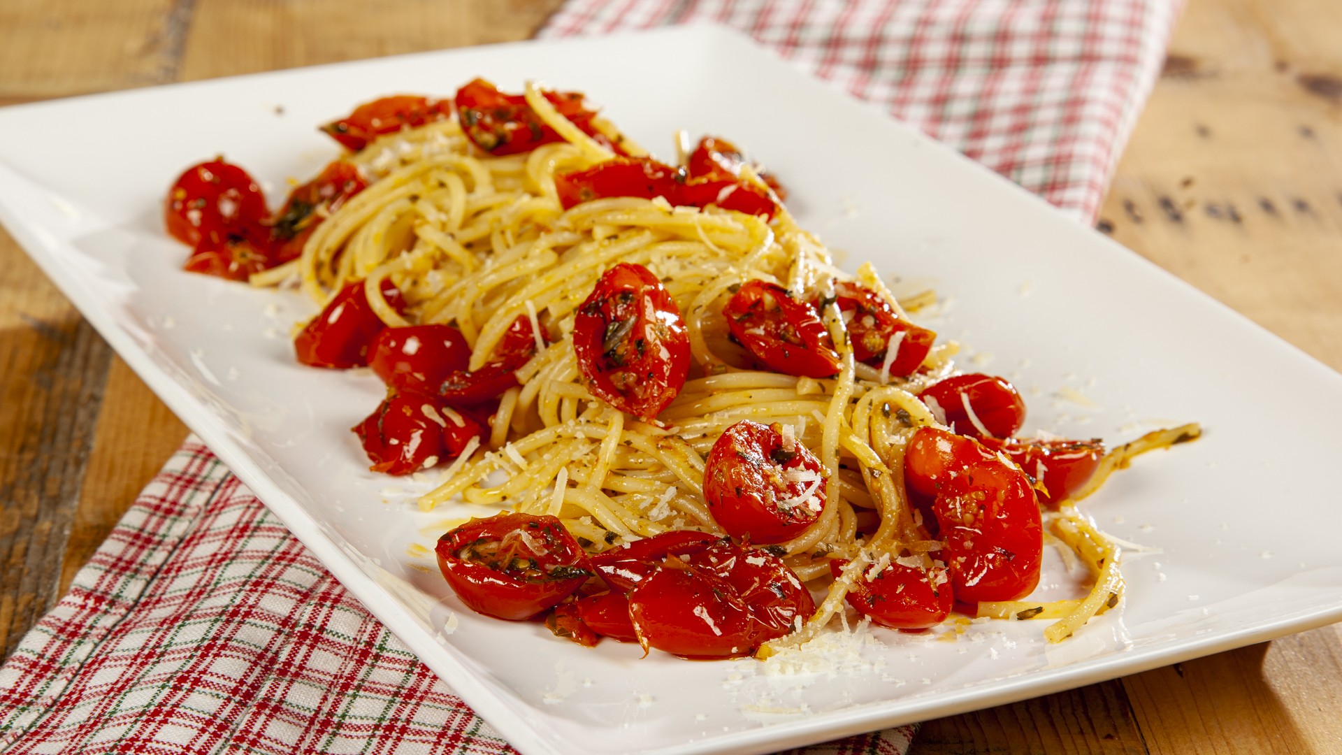 Spaghetti coi pomodorini al forno