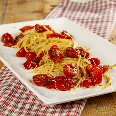 Spaghetti coi pomodorini al forno