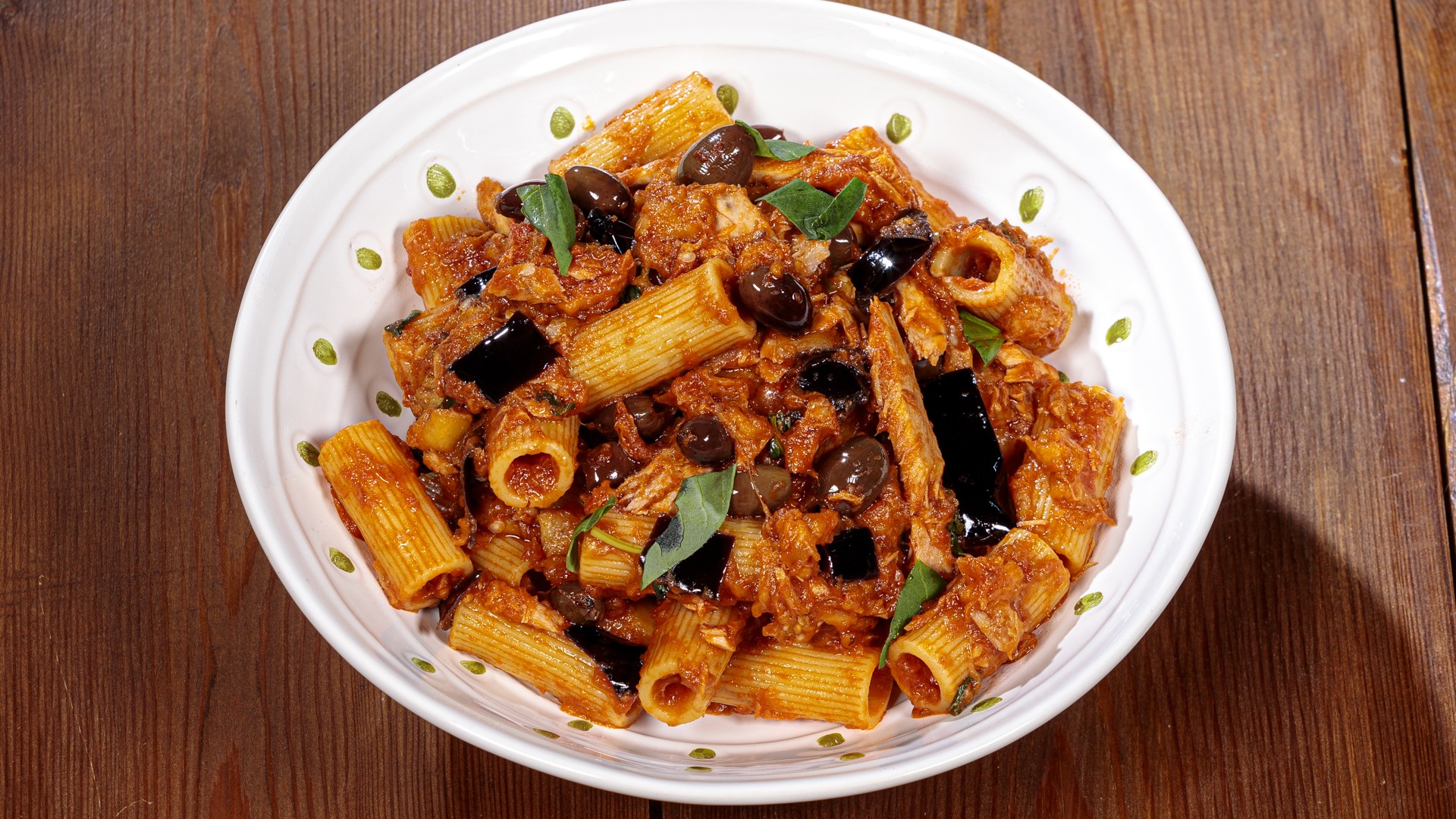 Pasta melanzane tonno e olive