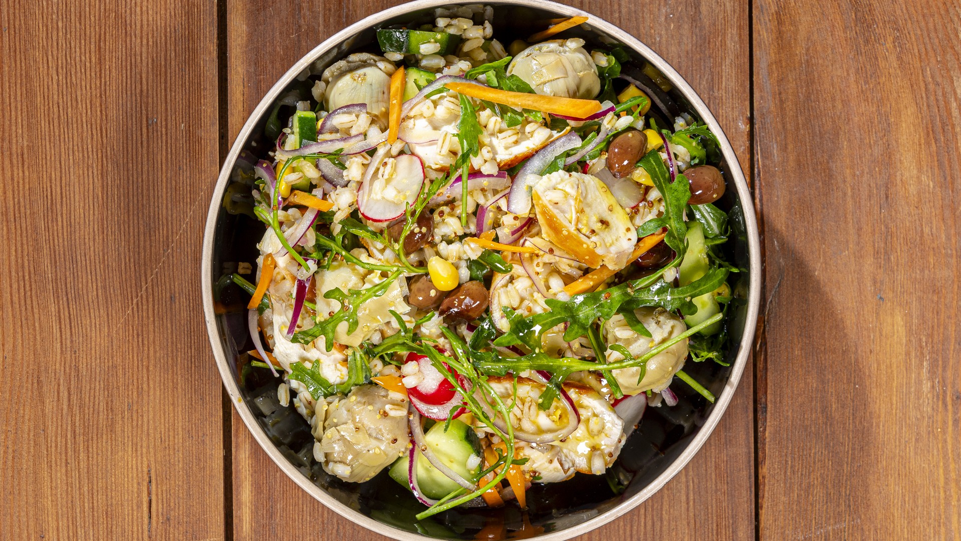 Insalata di pollo e orzo