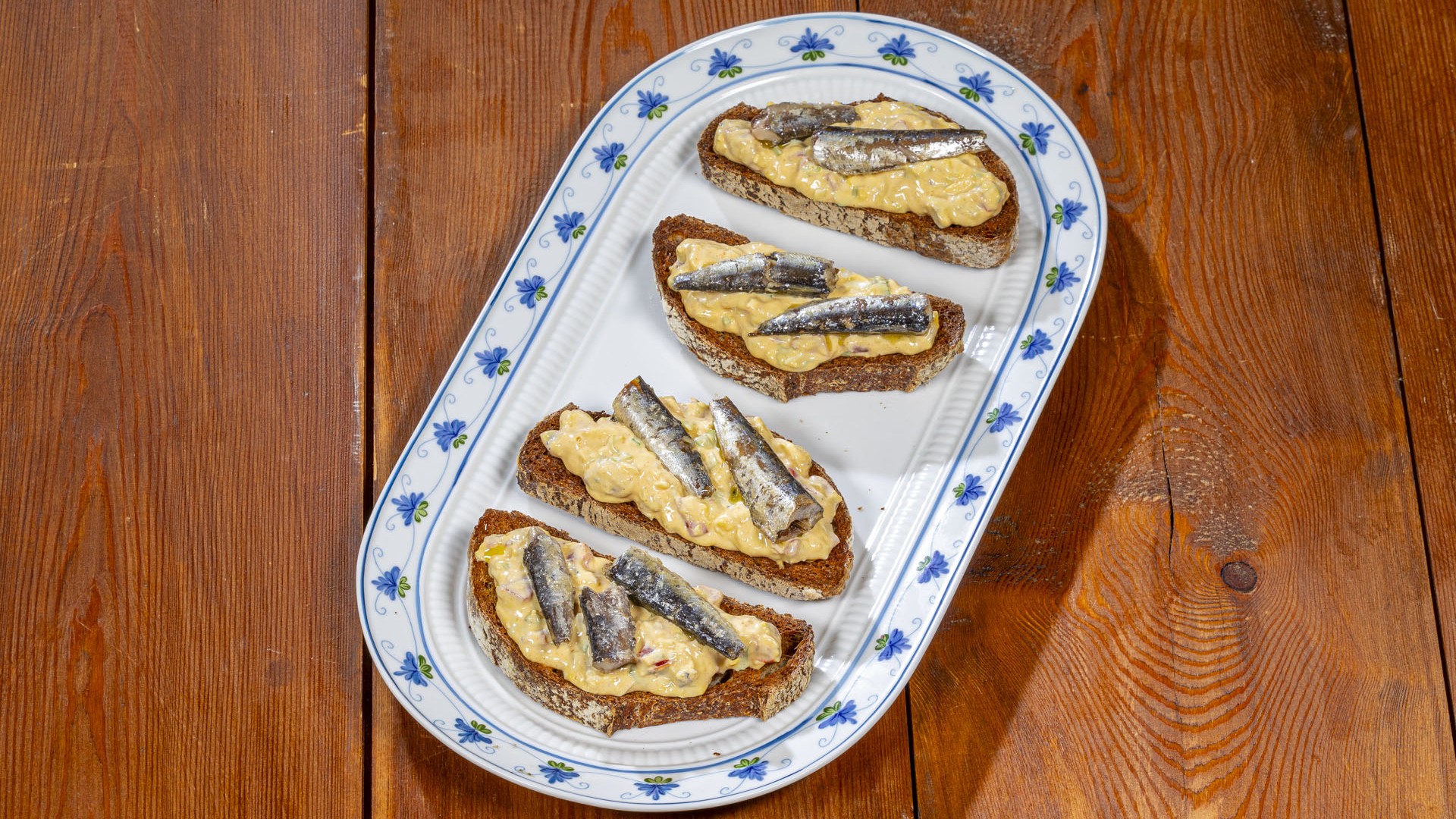 Crostini con sardine