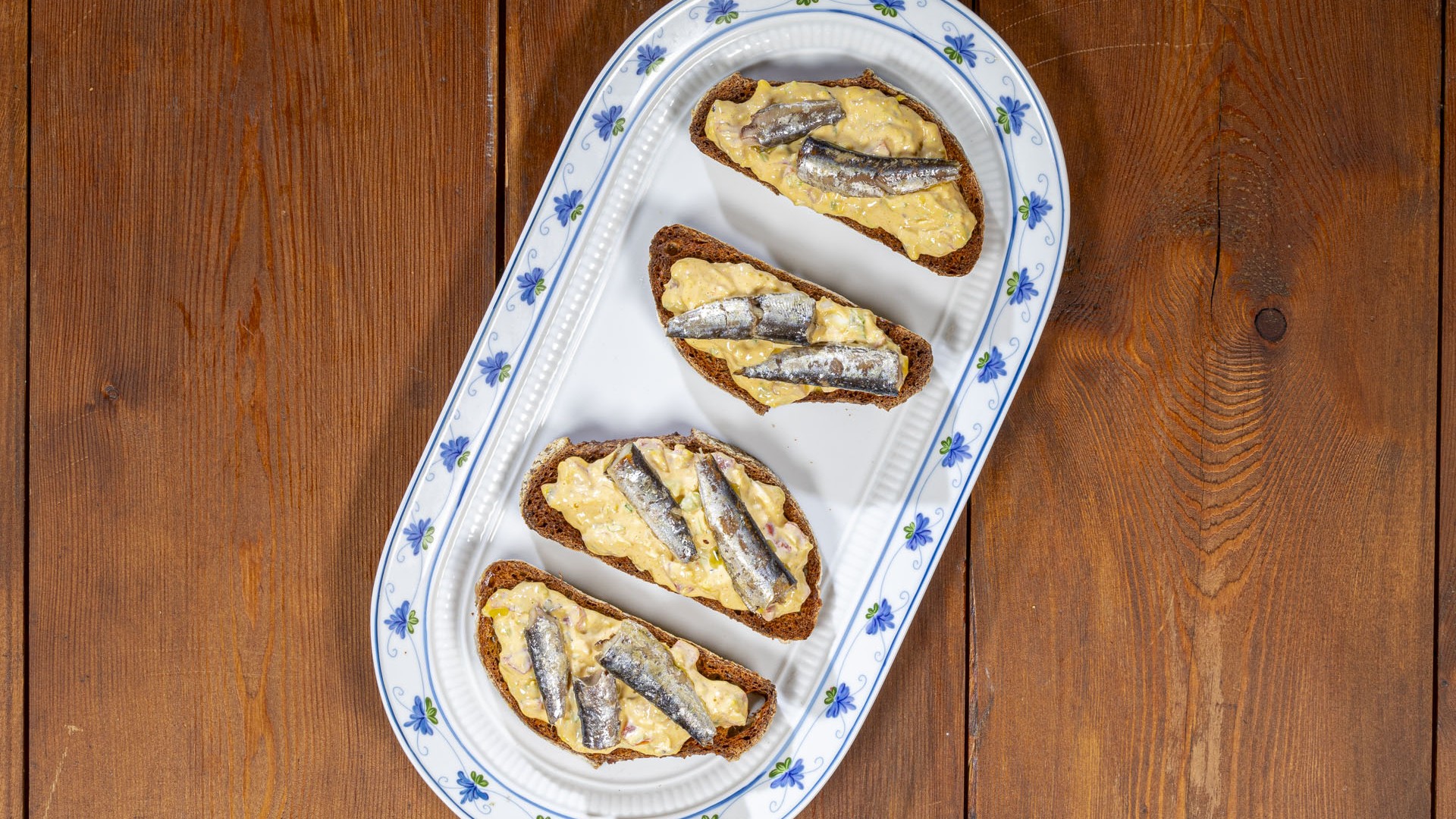 Crostini con sardine