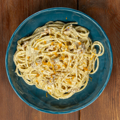 Pasta con pesto di sedano e noci