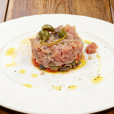 Tartare di tonno alla mediterranea